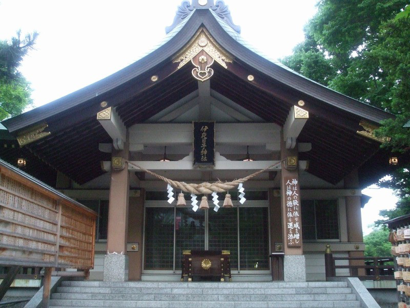 弥彦神社（伊夜日子神社）