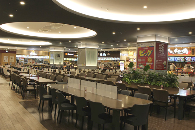 1F フードコート