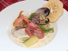 しりべしコトリアード　（市内シェフによって開発された魚介のスープ料理）